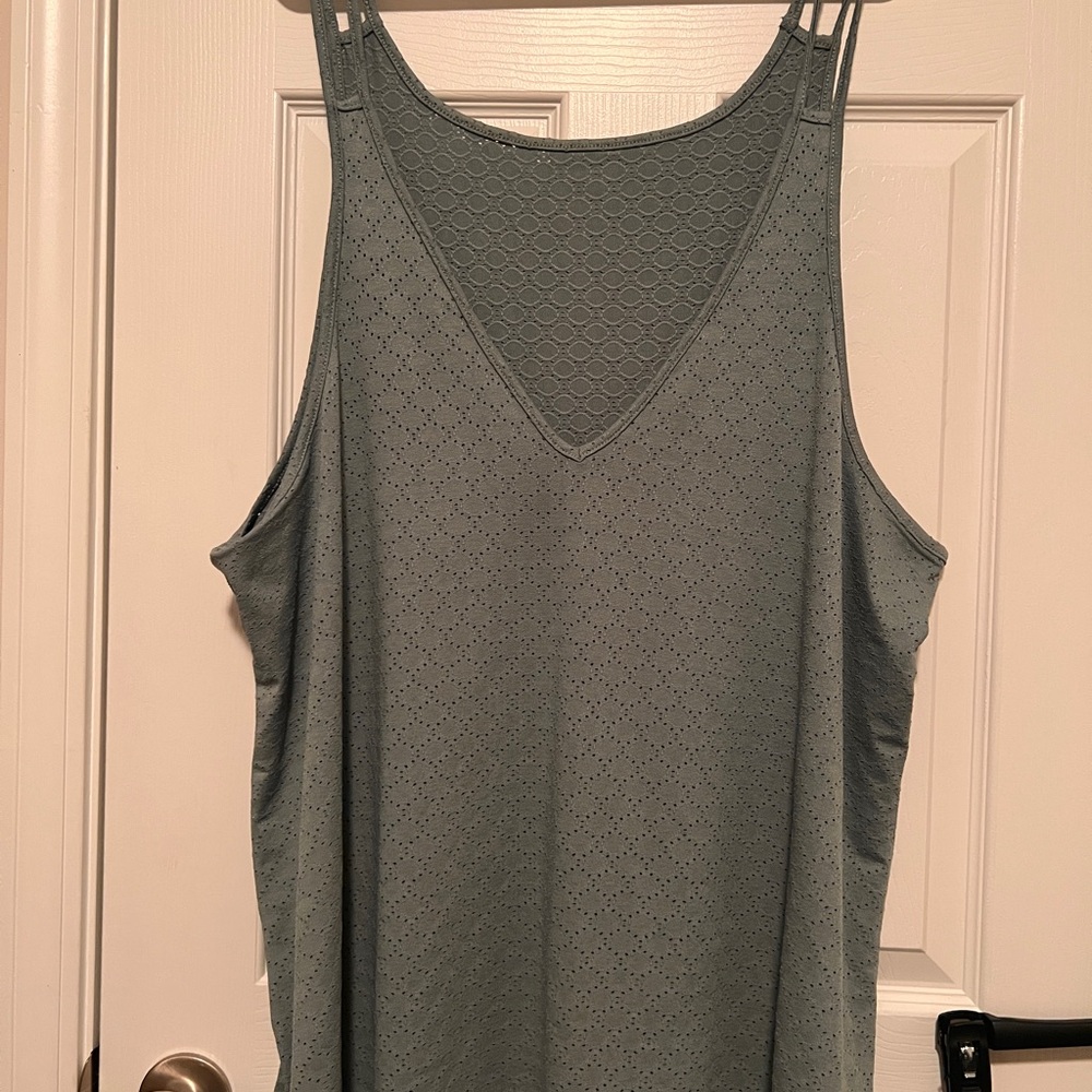 SHEIN Women's Sleeveless Top in Green
